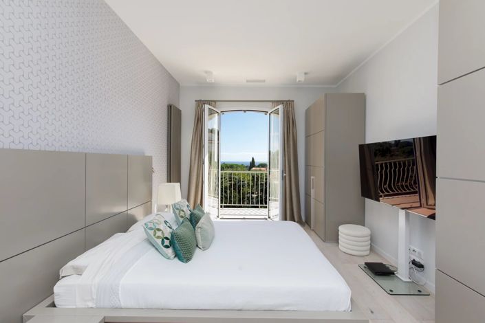 Image No.7-5 Bed House for sale