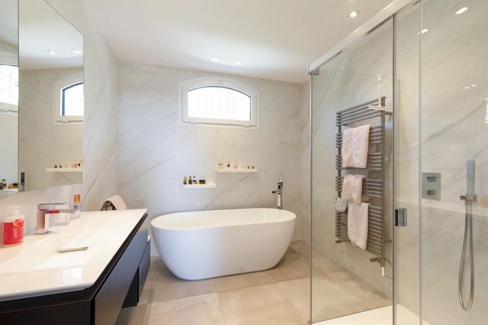 Image No.8-5 Bed House for sale