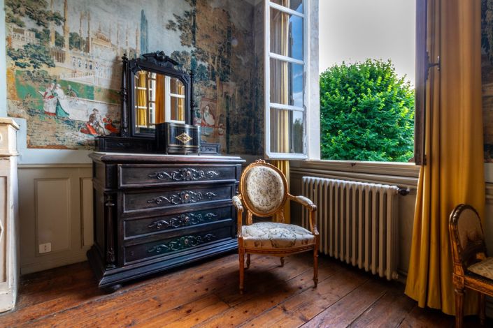 Image No.8-5 Bed House for sale