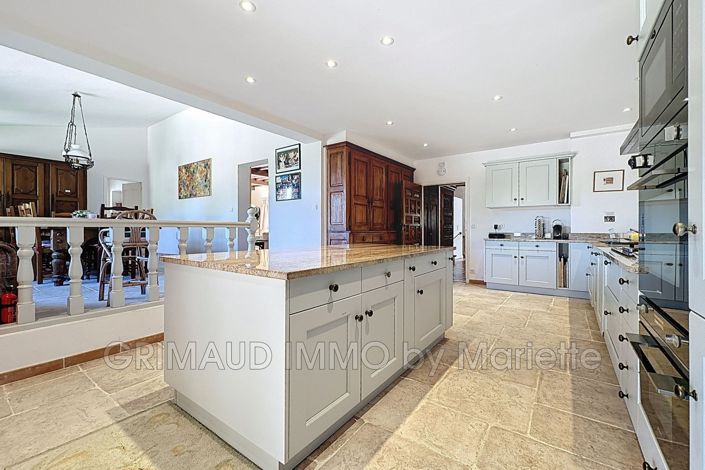 Image No.12-7 Bed House for sale