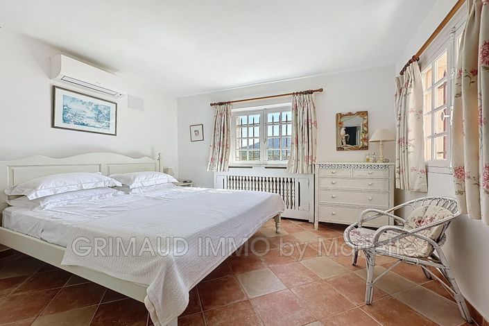 Image No.16-7 Bed House for sale