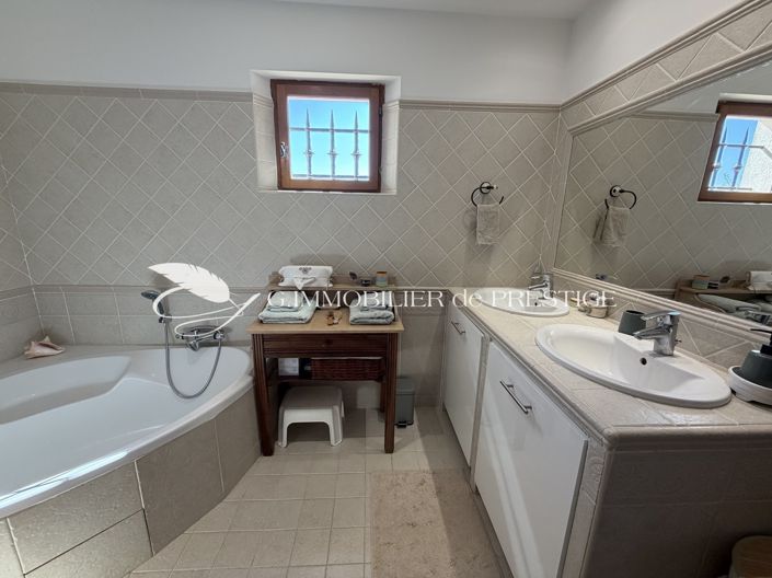 Image No.12-4 Bed House for sale