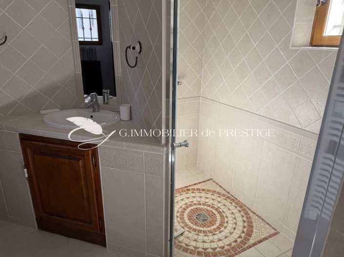 Image No.18-4 Bed House for sale