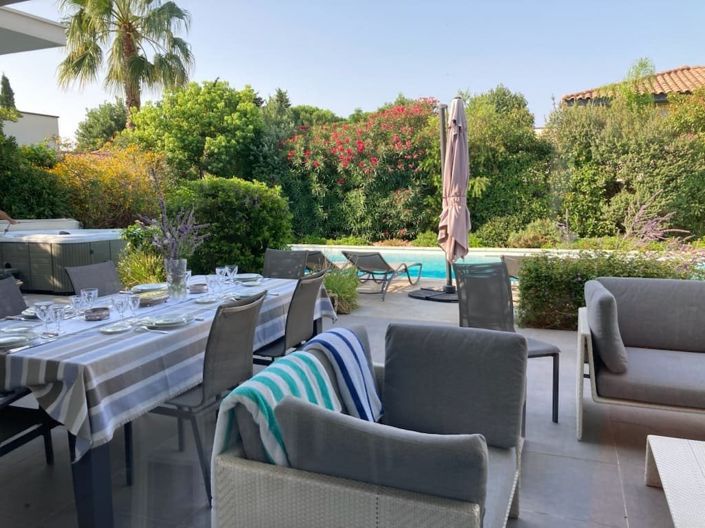 Image No.2-5 Bed House for sale