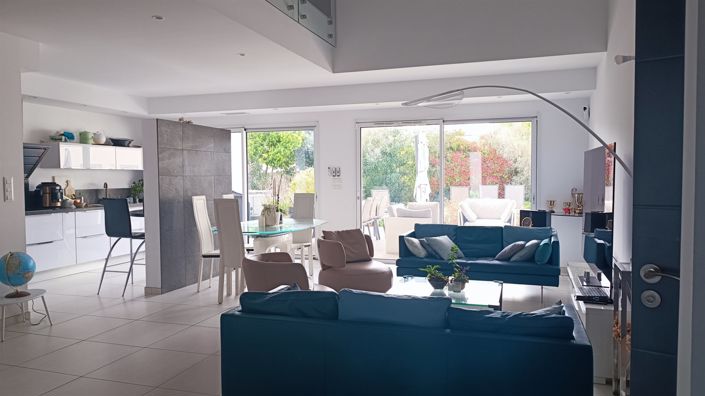 Image No.4-5 Bed House for sale