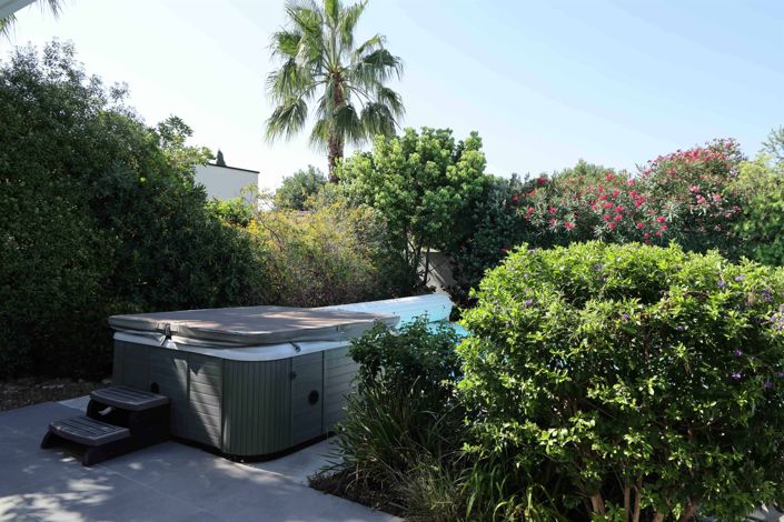 Image No.8-5 Bed House for sale