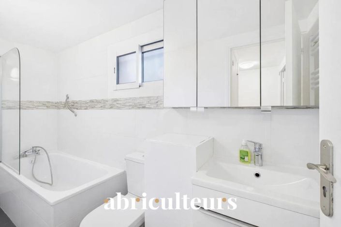 Image No.12-5 Bed House for sale