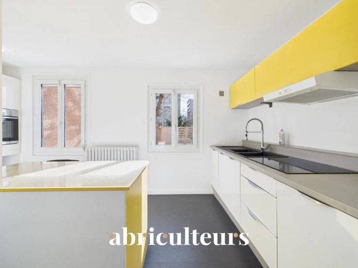 Image No.7-5 Bed House for sale