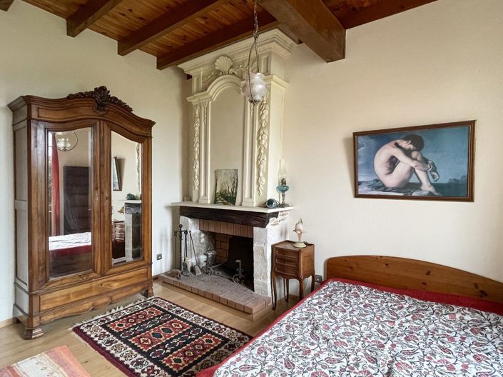 Image No.11-8 Bed Property for sale