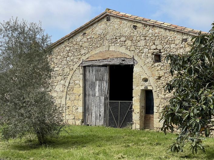 Image No.18-8 Bed Property for sale