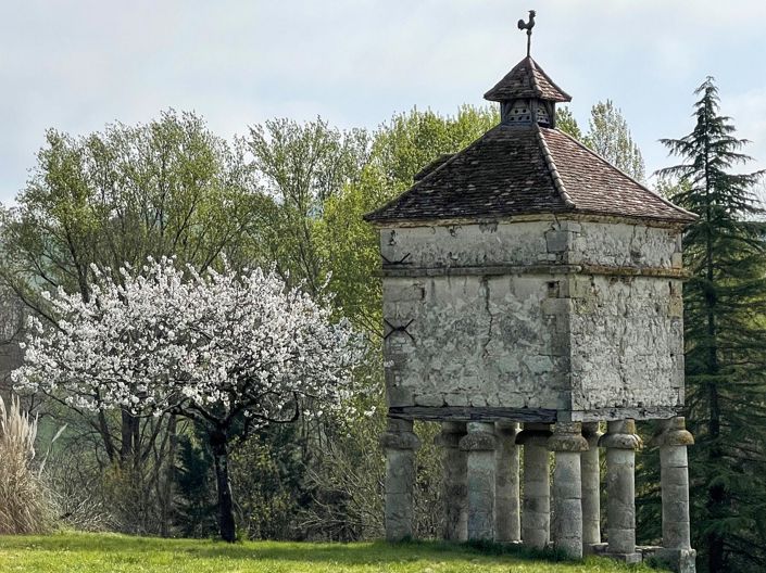 Image No.2-8 Bed Property for sale