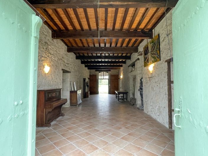 Image No.5-8 Bed Property for sale