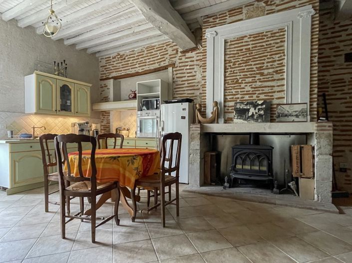 Image No.9-8 Bed Property for sale