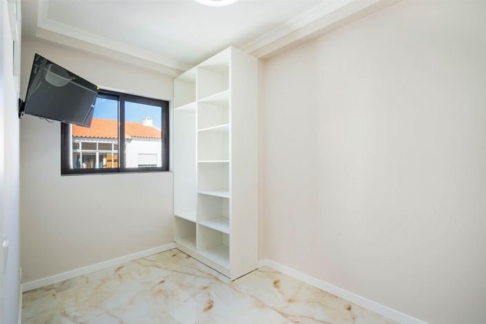 Image No.18-2 Bed Apartment for sale