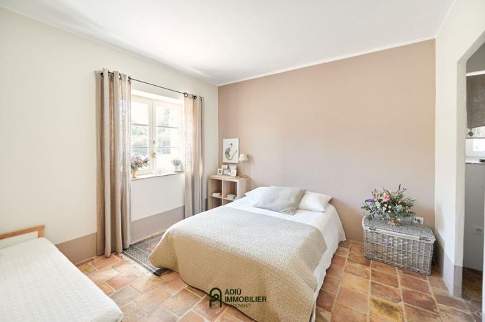 Image No.10-10 Bed House for sale