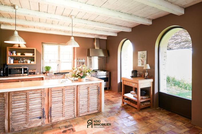 Image No.8-10 Bed House for sale