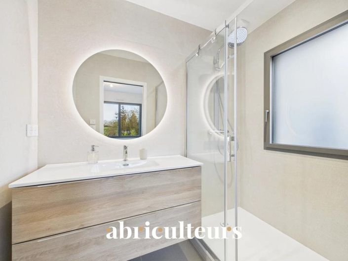 Image No.10-5 Bed House for sale