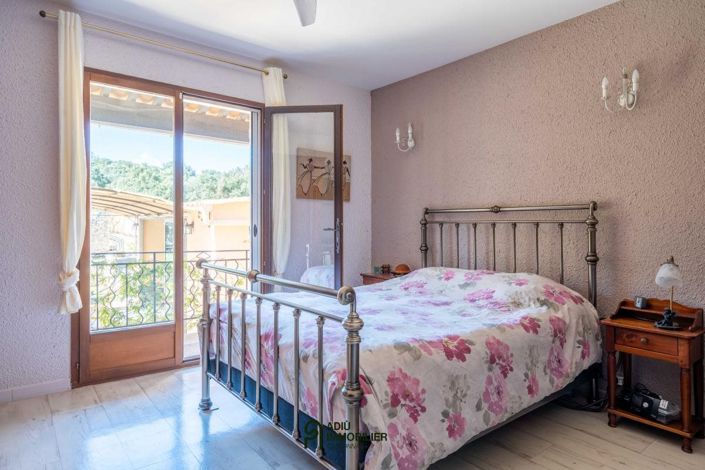 Image No.10-3 Bed House for sale