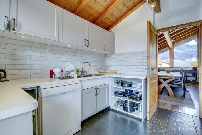 Image No.18-7 Bed House for sale