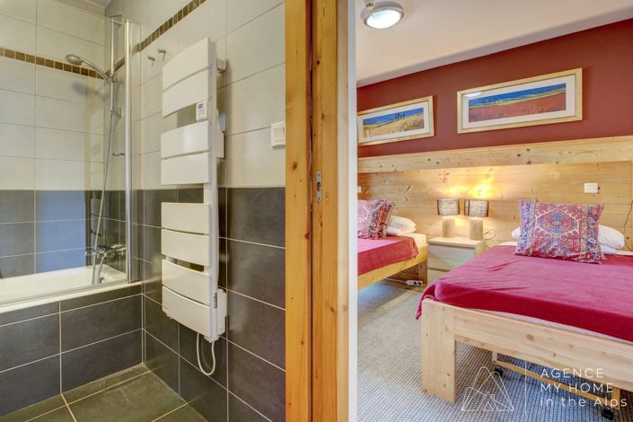 Image No.24-7 Bed House for sale