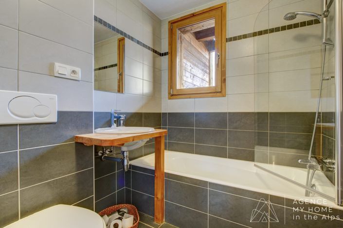 Image No.25-7 Bed House for sale