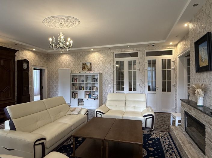 Image No.6-7 Bed House for sale