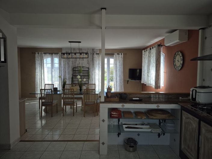 Image No.19-3 Bed House for sale