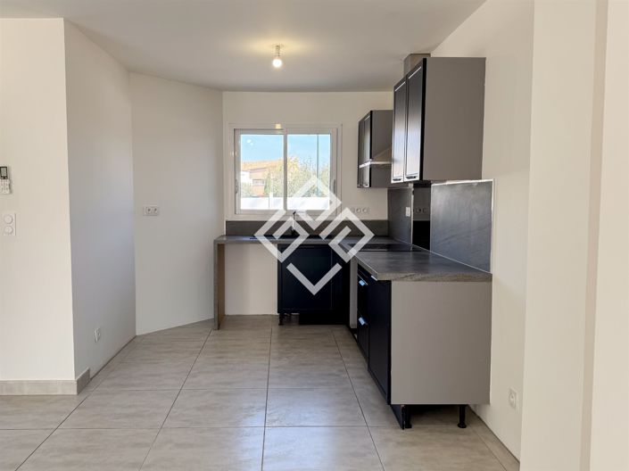 Image No.11-3 Bed House for sale