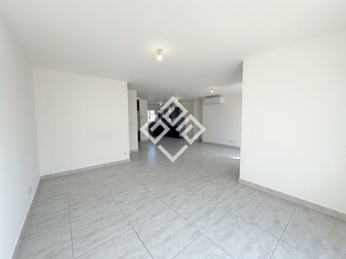 Image No.11-3 Bed House for sale