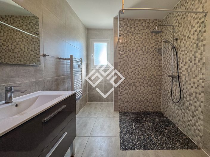 Image No.8-3 Bed House for sale