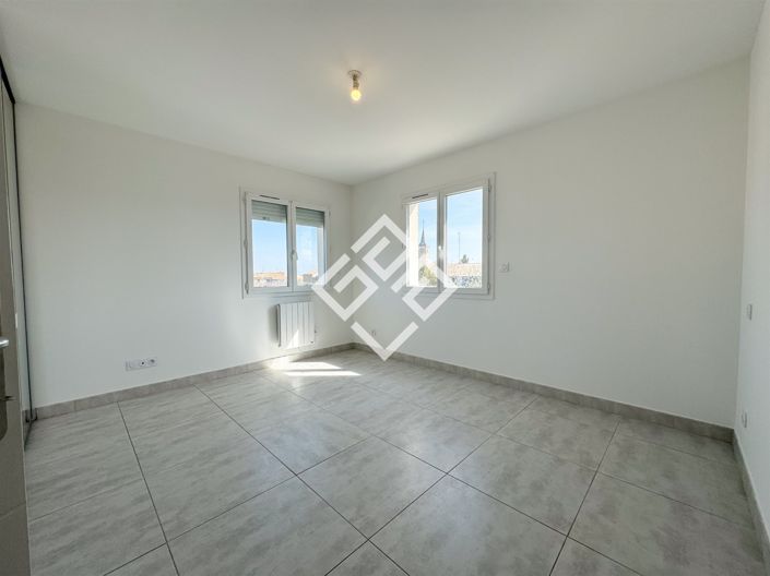 Image No.8-3 Bed House for sale