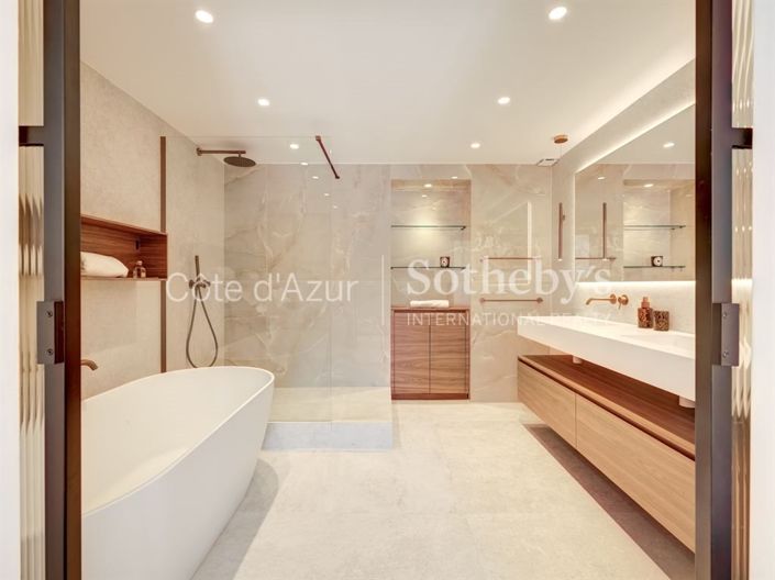 Image No.10-5 Bed Apartment for sale