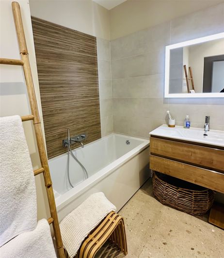 Image No.12-4 Bed House for sale