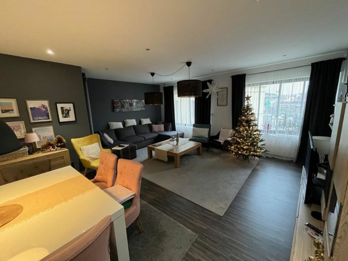 Image No.2-4 Bed House for sale