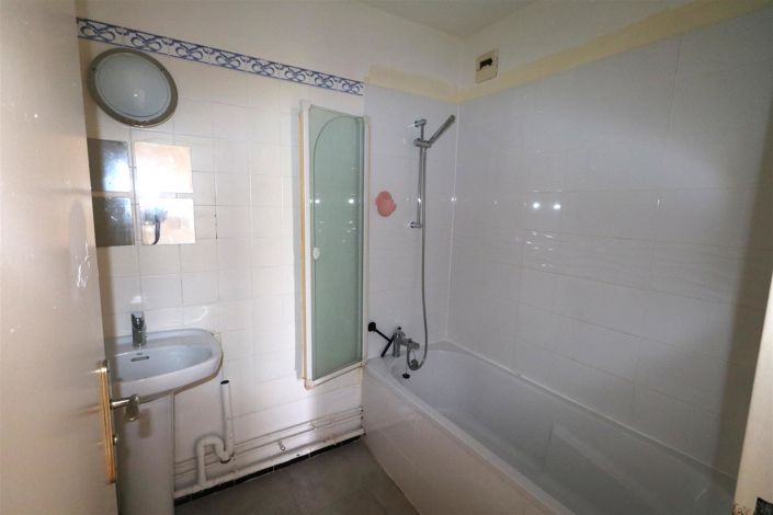 Image No.11-2 Bed Apartment for sale