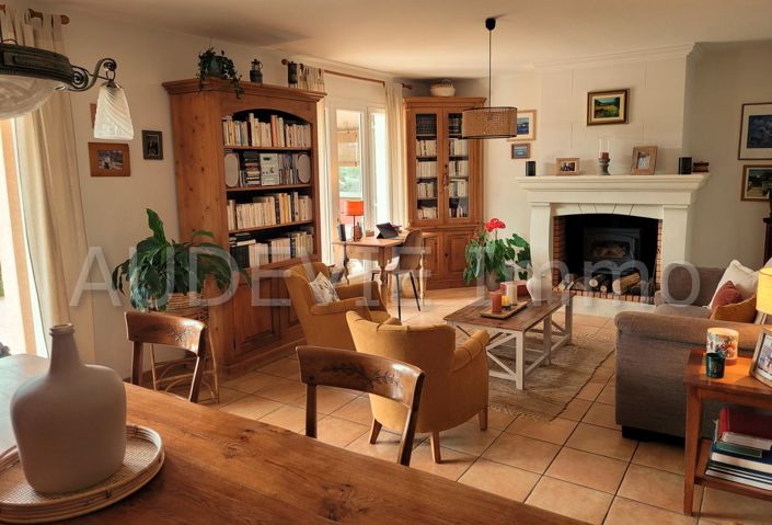 Image No.10-5 Bed House for sale