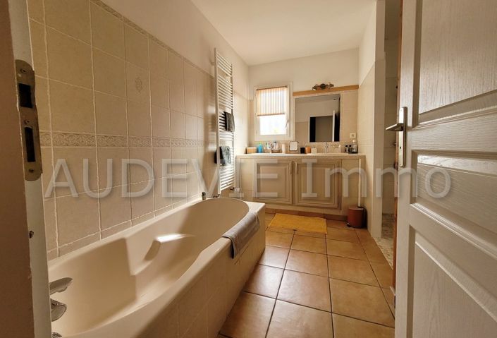 Image No.18-5 Bed House for sale