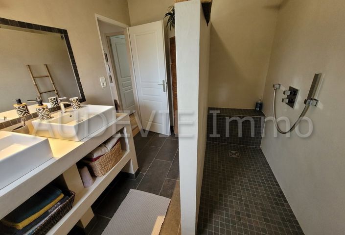 Image No.21-5 Bed House for sale