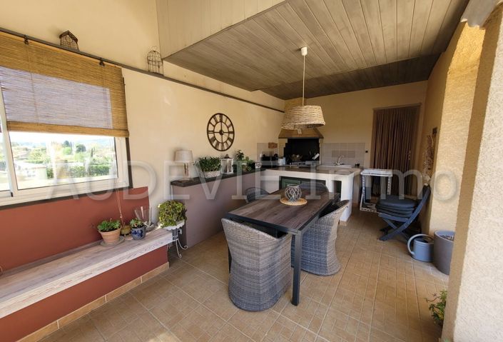 Image No.8-5 Bed House for sale