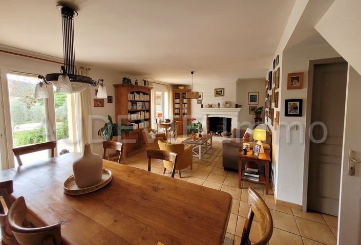 Image No.9-5 Bed House for sale