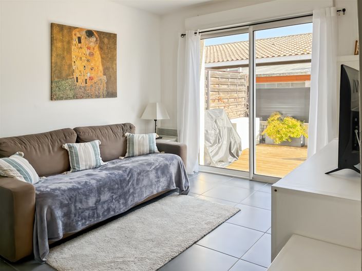 Image No.10-3 Bed House for sale