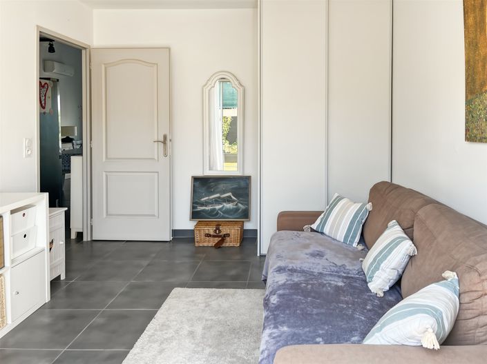 Image No.11-3 Bed House for sale