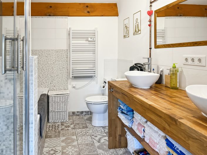 Image No.8-3 Bed House for sale