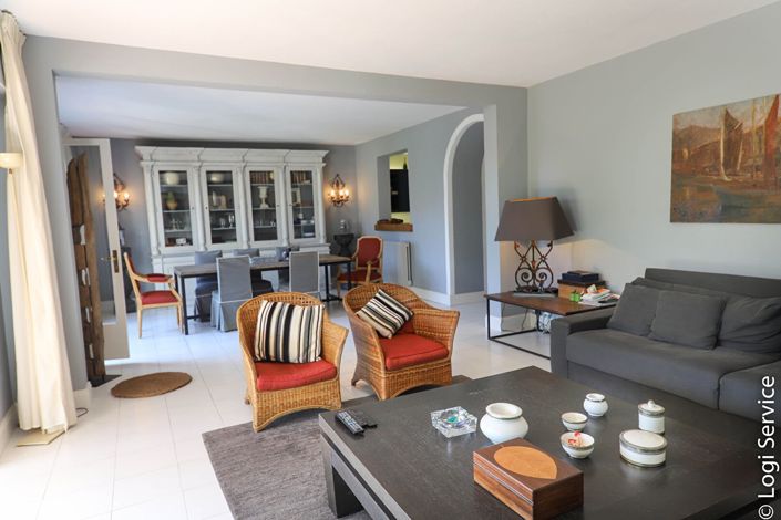 Image No.4-4 Bed Property for sale