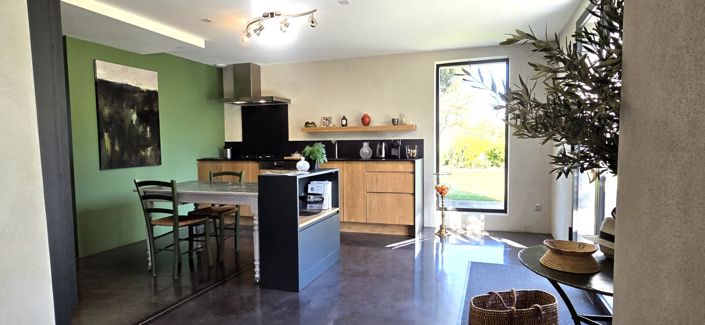 Image No.10-2 Bed Property for sale