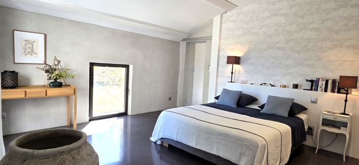 Image No.13-2 Bed Property for sale