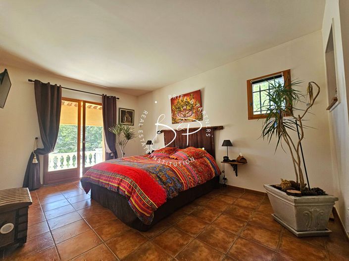 Image No.13-8 Bed House for sale