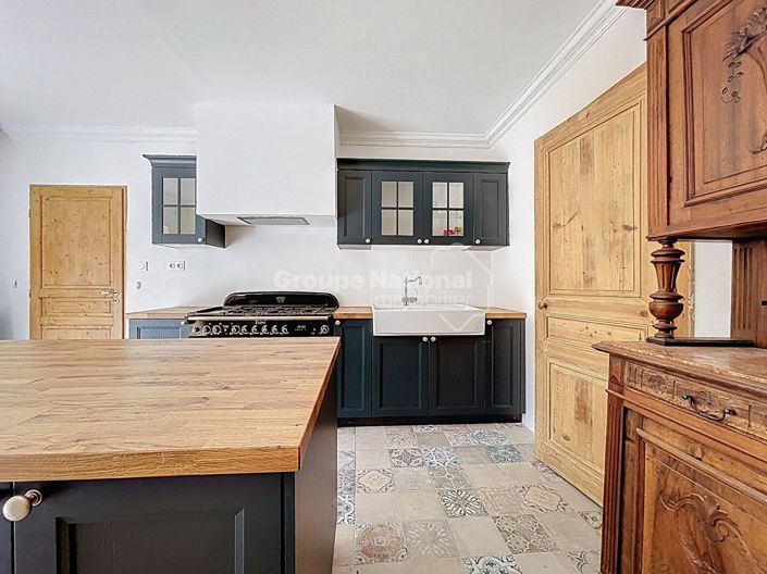 Image No.9-6 Bed House for sale