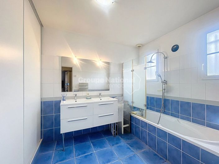 Image No.11-3 Bed House for sale