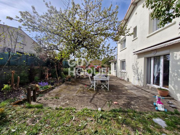 Image No.11-3 Bed House for sale